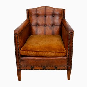 Club chair con schienale abbottonato, Francia, in pelle color cognac