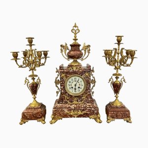 Juego de reloj francés victoriano de mármol decorado, década de 1860. Juego de 3