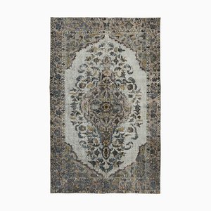 Tapis gris surteint