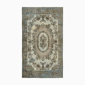 Tapis bleu surteint