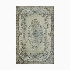 Tapis bleu surteint