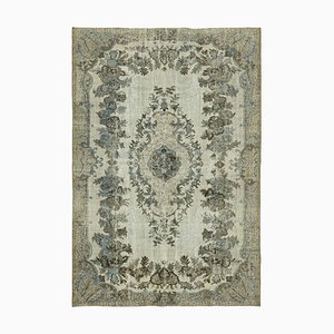 Tapis bleu surteint