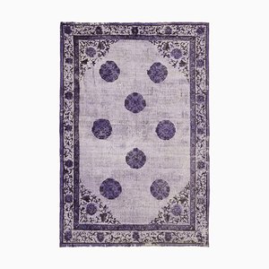 Tapis violet surteint