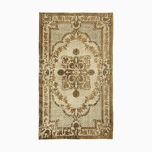 Tapis marron surteint