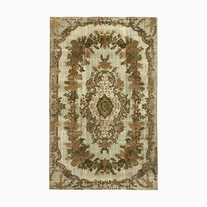 Tapis marron surteint