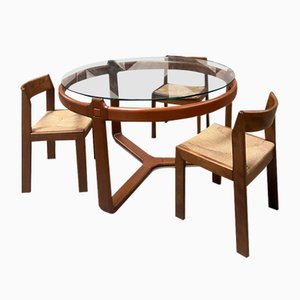 Mesa italiana Mid-Century moderna redonda de madera de cerezo con tablero de vidrio ahumado y 3 sillas de madera al estilo de Ceccotti. Años 70, Juego de 4