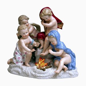 Statuette modello 2495 Cherubs di Johan J. Kaouler per Meissen