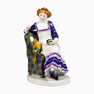 Figura Dama modernista alimentando a un loro de E. Oehler para porcelana de Meissen, años 10