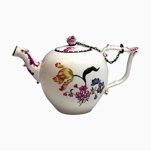 Tetera rococó con pico de animal y decoración floral de Meissen, década de 1740