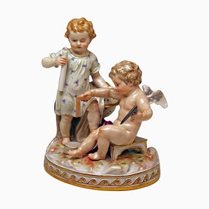 Figura Cherubs modelo C47 alegoría de la geometría de Acier para Meissen, década de 1870