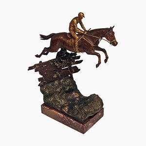Figurine Jockey Montant sur un Cheval Sautant en Bronze de Bergman, Vienne, 1920s
