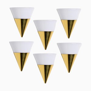 Applique Murale en Forme de Cône en Verre Opaque Blanc attribuée à Glashütte Limburg, 1970s