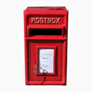 Roter Briefkasten aus Gusseisen & Stahl