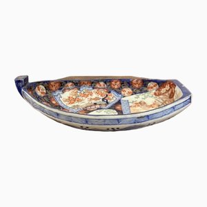 Plato japonés Imari con forma de barco, década de 1900