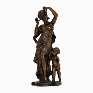 Escultura de bronce de mujer y niño, años 50