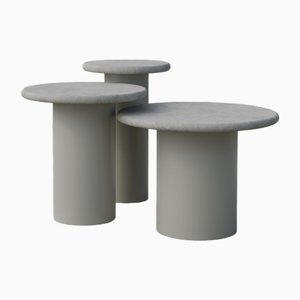 Tavolini Raindrop in microcrete e grigio ghiaia di Fred Rigby Studio, set di 3
