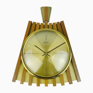 Orologio da parete Mid-Century moderno elettrico in noce e ottone di Junghans Werk, anni '60