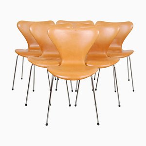Vintage Stühle aus patiniertem cognacfarbenem Leder von Arne Jacobsen für Fritz Hansen, 1990er, 7 Set