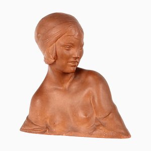 Busto femminile in terracotta