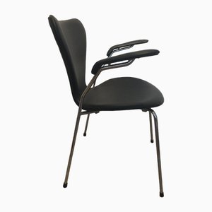 Sedia 3207 di Arne Jacobsen per Fritz Hansen, anni '80