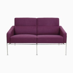 3302 Airport Sofa in Purple Fabric by Arne Jacobsen for Fritz Hansen, 1980s