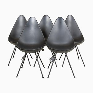 Schwarze Drop Stühle von Arne Jacobsen für Fritz Hansen, 5 . Set