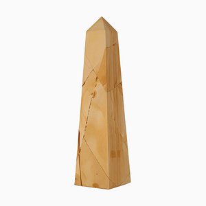 Obelisk aus rosa Marmor