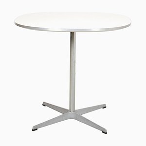 Tavolino da caffè super circolare bianco di Arne Jacobsen per Fritz Hansen, inizio XXI secolo