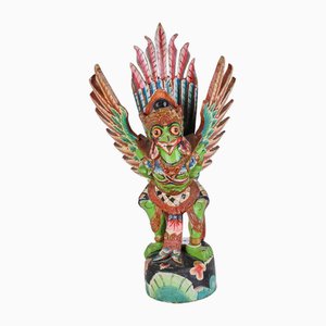 Estatua de Garuda en madera