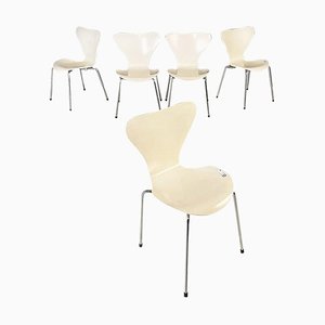 Sedie moderne bianche della serie 7 attribuite ad Arne Jacobsen per Fritz Hansen, Danimarca, anni '70, set di 5