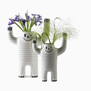 Weiße Happy Yeti Keramik Blumenvasen im modernen Dekor von BD Barcelona, 2 . Set