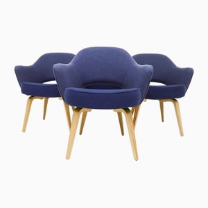 Butacas ejecutivas vintage de tela Knoll azul con base de roble de Eero Saarinen para Knoll Inc. / Knoll International, años 90. Juego de 4