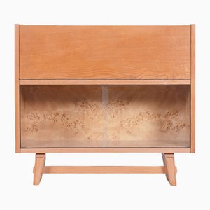 Kleiner Mid-Century Schrank aus Eschenholz von Krasna Jizba, 1950er