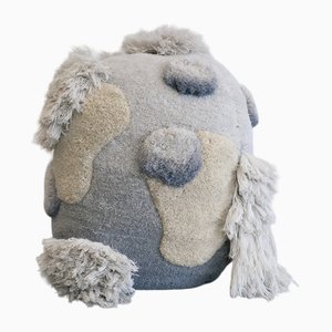 Furry Cloud Stone Pouf von Alfie Fuzzy Friends
