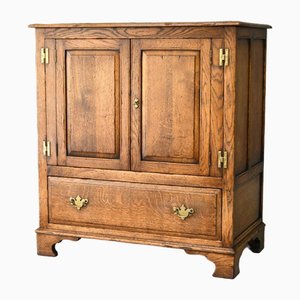Traditional Oak TV Cabinet