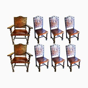 Butacas de comedor y sillas de cuero, década de 1890. Juego de 8