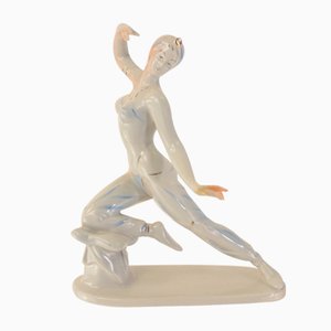 Figura de bailarina de porcelana de Hollohaza, años 60