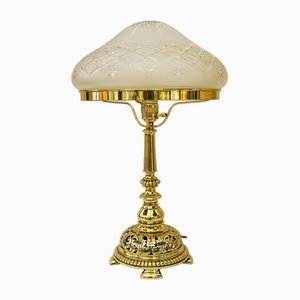 Historistische Tischlampe mit geschliffenem Glasschirm, Wien, 1890er