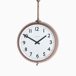 Reloj de fábrica de doble cara recuperado de English Clock Systems, años 40