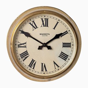 Reloj de pared industrial británico de latón de Magneta London
