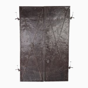 Puertas dobles antiguas revestidas de hierro, década de 1780