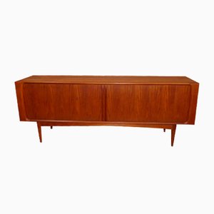 Credenza modello 142 in teak di Bernhard Pedersen & Son, anni '60