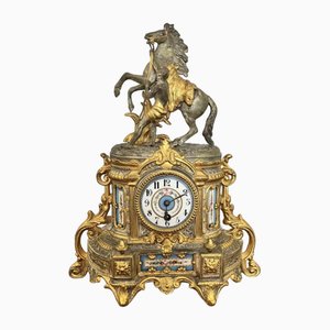 Reloj victoriano antiguo dorado con detalle de porcelana, 1860