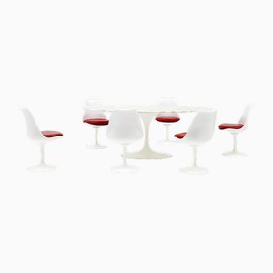Mesa de comedor y sillas Tulip ovaladas de Eero Saarinen para Knoll. Juego de 7