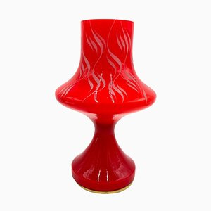 Lámpara de mesa Mid-Century moderna en rojo de Opp Jihlava, años 70