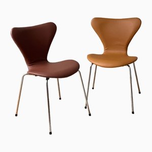 Sillas danesas de cuero nuevo de Arne Jacobsen para Fritz Hansen, años 60. Juego de 2