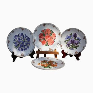 Platos de porcelana con flores de los Jardines de la Reina Madre atribuidos a Sara Anne Schofield para Royal Albert, años 90. Juego de 4