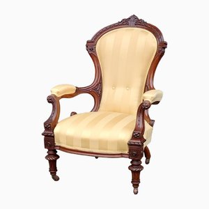 Niedriger viktorianischer Sessel aus Nussholz