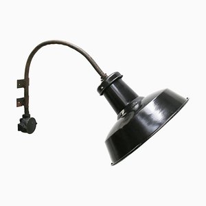 Lámpara de pared de fábrica francesa industrial vintage de esmalte negro y hierro fundido