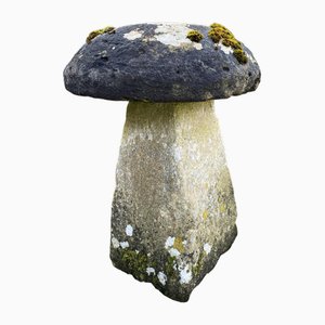 Estatua de jardín en forma de hongo de piedra Staddle, siglo XVIII